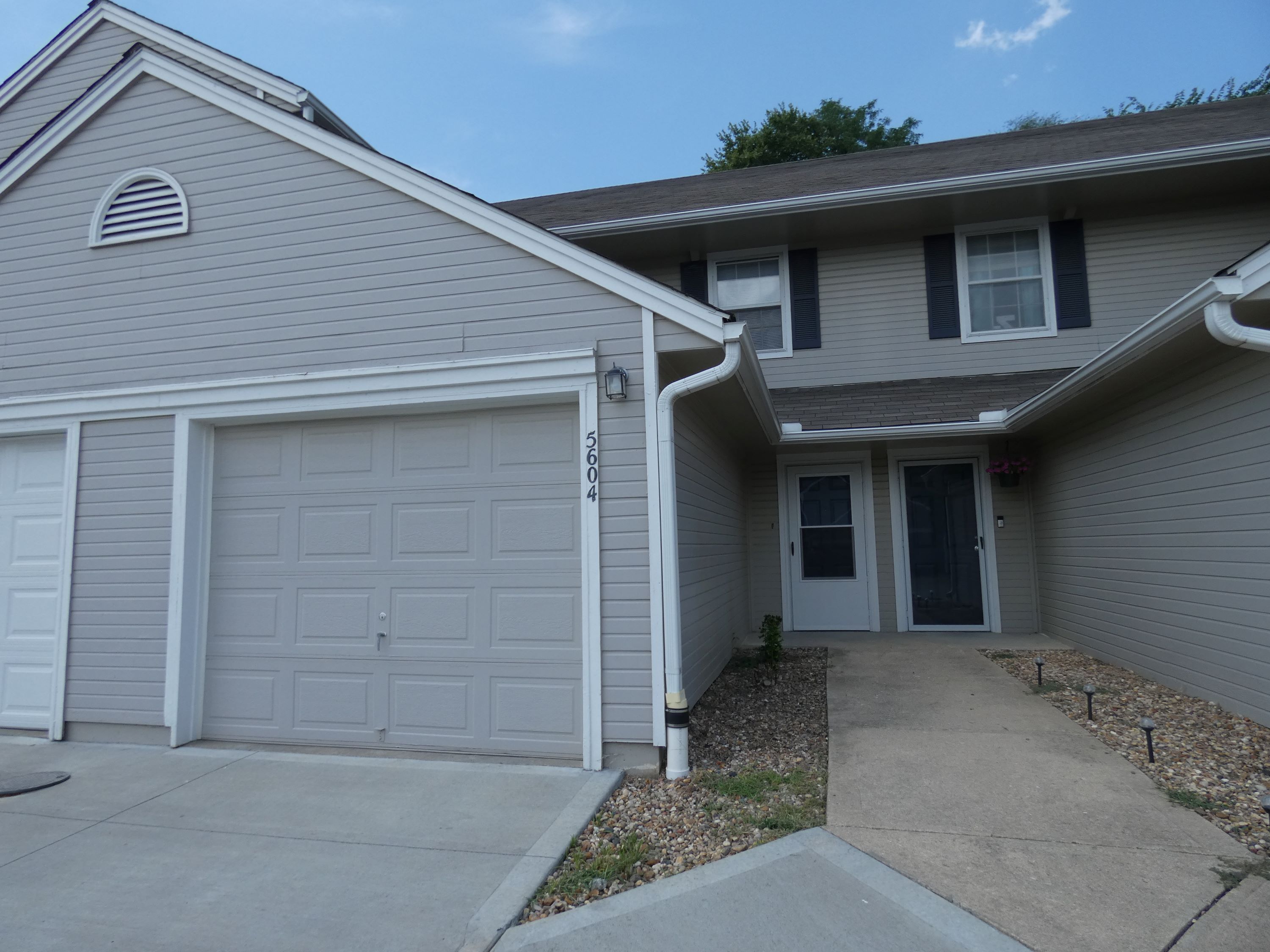 5604 NW 66th TErr.
